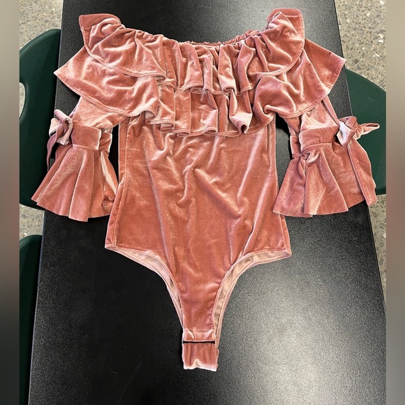 Misa LA Alecia Velvet Bodysuit Pink Sz S Off Shoulder Ruffle - Picture 2 of 9